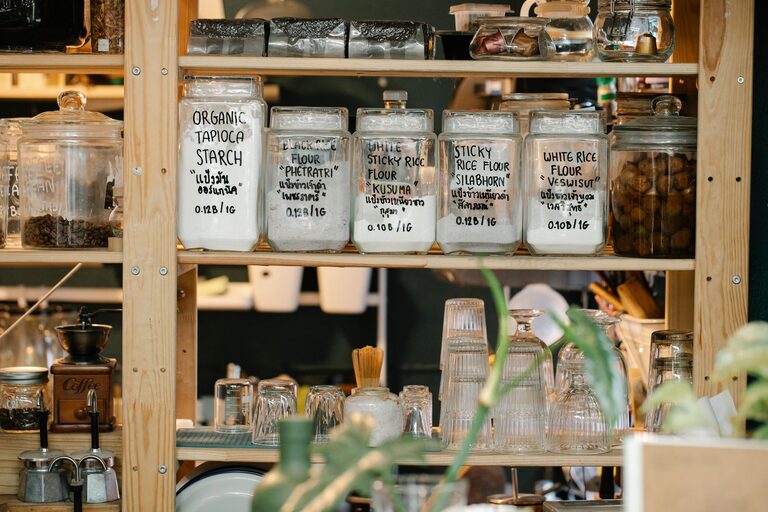 Tipy na organizáciu kuchynských zásob v malom priestore